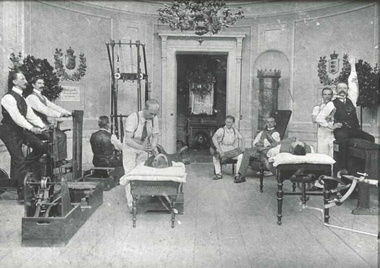 Work out i kongesalen, gammelt billede